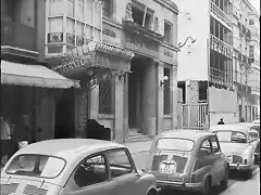 Vitoria Gasteiz - Calle San Prudencio,Fronton Hotel und die Bank Vizcaya, 1965,