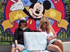 008 Naty y Gaby desde Disneyland, California