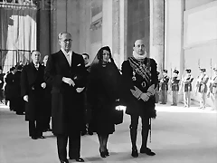 vaticano El senador Joseph Kennedy y su esposa Rose llegan a San Pedro para la coronaci?n de P?o XII