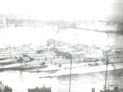 submarinos republicanos, anclados en el puerto.