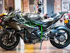 kawasaki-ninja-h2-motorbike-petrol_39154073