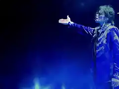 Michael-Jackson-This-Is-It-saludo
