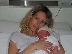 Mi hermana Fernanda y Tiziano con 2 horas de vida