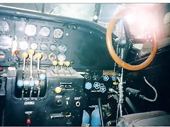 junkers-tri-cockpit-right