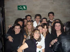 Foto de grupo Mikel con parte del foro