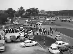 Budapest - Teilnehmer der Cordatic Rallye auf dem Parkplatz des Hotel Aero, 1970