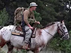 Aunque no lo parezca se trata de un miembro de los Navy Seal a caballo