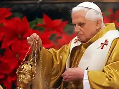 benedictoxvi030Dic_24_Vat_X_Misa_Nochebuena_01