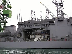 JS_Chiyoda_at_Kobe,_2004__a JS_Chiyoda_at_Kobe,_2004__a