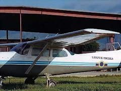 cessna172. 8013