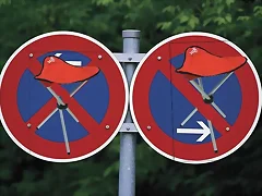 Prohibido el uso de sillas plegables