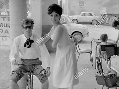 jean-paul-belmondo-et-pascale-petit-pendant-le-tournage-de-alberto-lattuadas-le-novice-juillet-1960-jean-paul-belmondo-ne-le-9-avril-1933-est-un-acteur-francais-a-la-fois-du-cinema-et-du-theatre-il-a-egal - copia