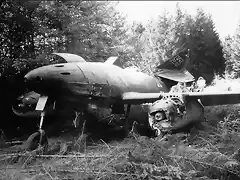 1-Me-262A1a-Schwalbe-JV44-aircraft-destroyed-before-being-abandoned-Brandenburg-1945-01