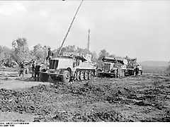 300px-Bundesarchiv_Bild_101I-311-0904-04A,_Italien,_Zugkraftwagen,_Panzer_VI_(Tiger_I)