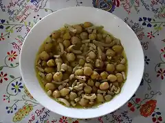 Garbanzos con setas simeji