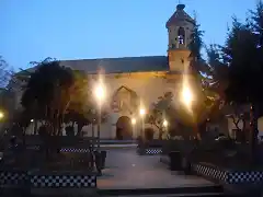 iglesia al atardecer