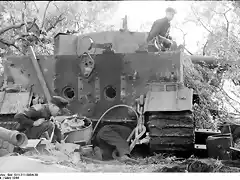 bundesarchiv_bild_101i-311-0904-39_italien_panzer_vi_tiger_i_reparatur