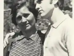 M. Estrada y su madre, Mara Vzquez