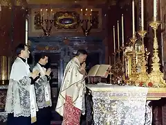 san Josemar?a debajo del altar est?n sus reliquias