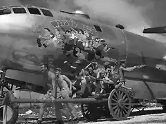 Nose Art. Tripulacin real de un B-36 y decoracin del aparato